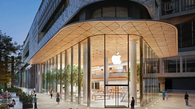Apple Store เตรียมร้านสำหรับ iPhone 15 เริ่มเคลียร์สินค้าเก่าแล้ว